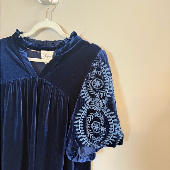 Umgee • Embroidered Crushed Velvet Navy Blue Puff Sleeve Sz Medium Preppy Casual - Picture 4 of 7